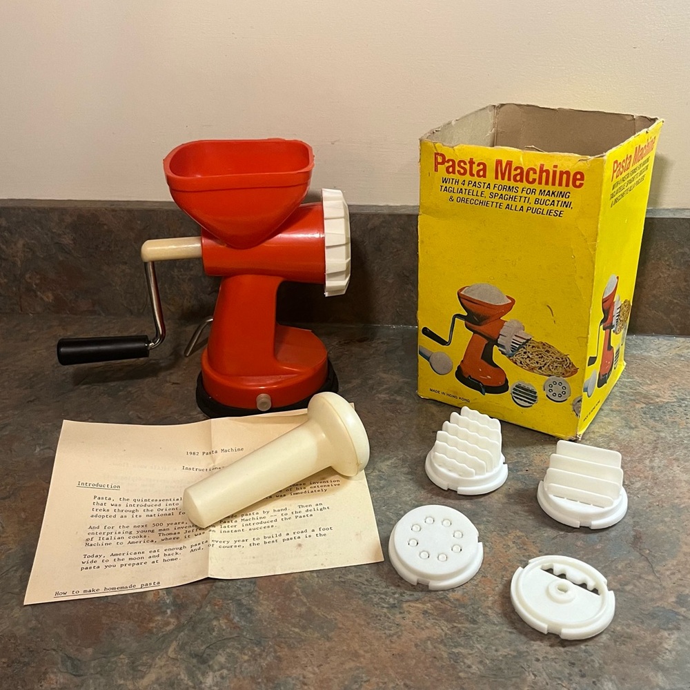Vintage 1982 Pasta Machine with 4 Pasta Forms Made in Hong Kong B1